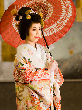 和装花嫁の伝統的な髪型「文金高島田」